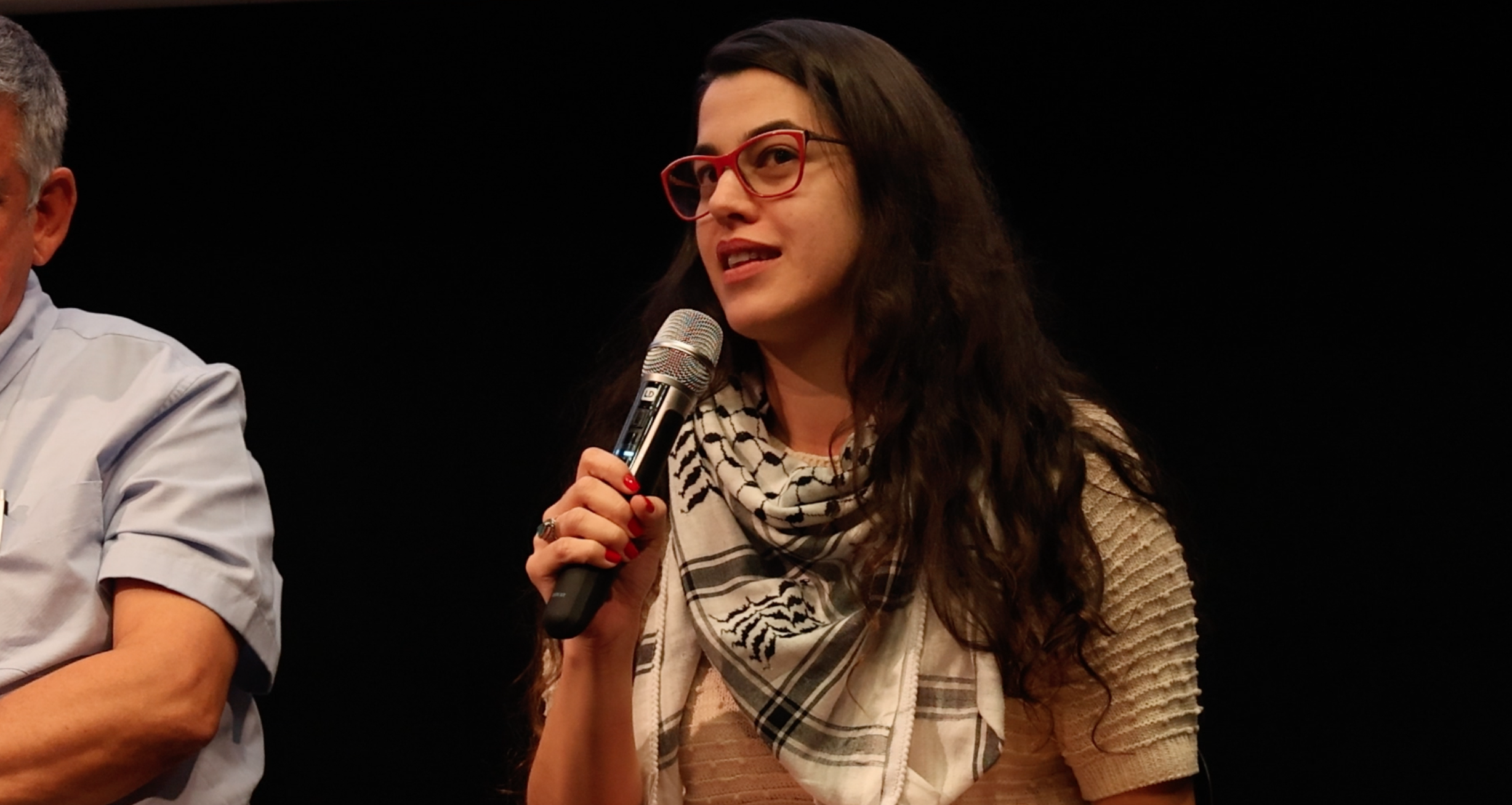 Sac du festival et identité visuelle en extérieur lors de l’édition 2024